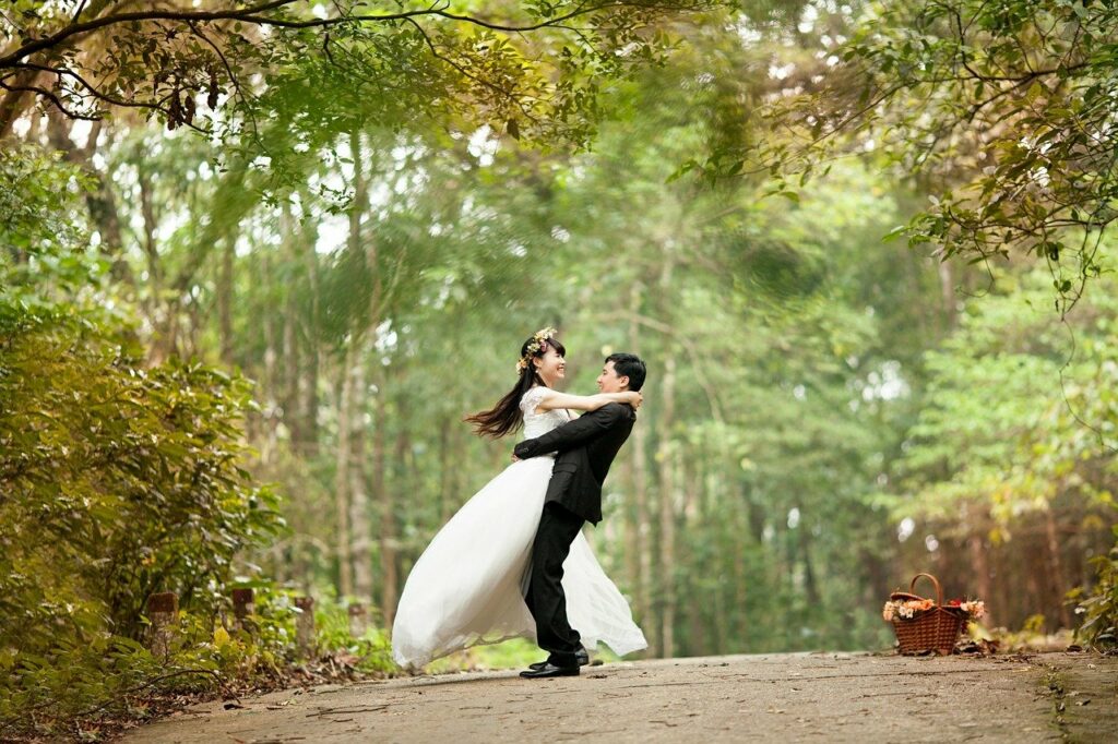 Hochzeit gluecklich Park Fotos Ideen für Hochzeitsfotos Schöne Erinnerungen schaffen