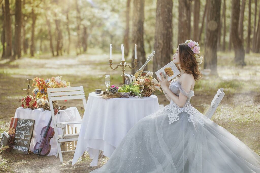 Hochzeit im Wald Dekoration Deko-Ideen für die Brautparty Die richtige Stimmung