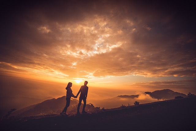 Paar Sonnenuntergang traumhaft